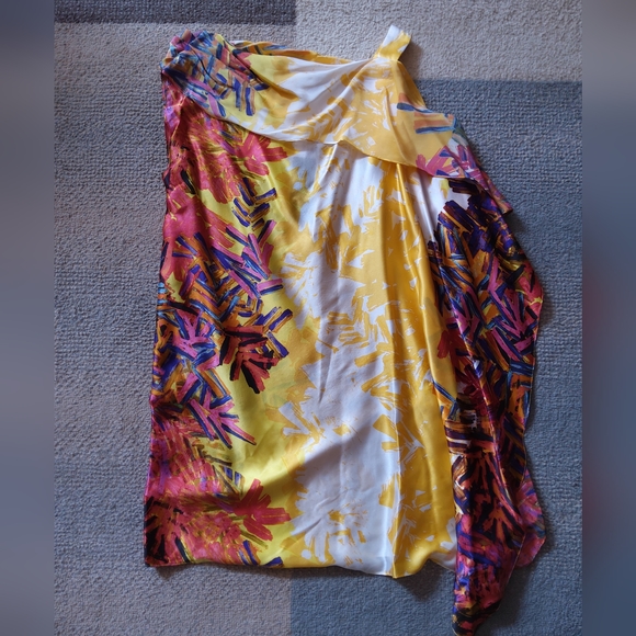 BCBGMAXAZRIA Gorgeous Vibrant Silk Runway Sample Dress - Picture 3 of 8